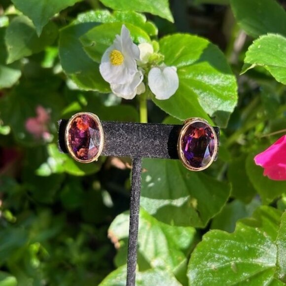 CHRISTIAN DIOR Gold Amethyst Rhinestone EARRING - Picture 4 of 10